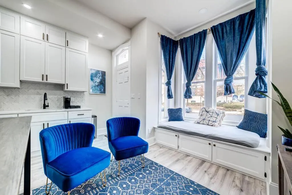 Image 3 of Elegant Studio Retreat with Amenities, King St 1 mi