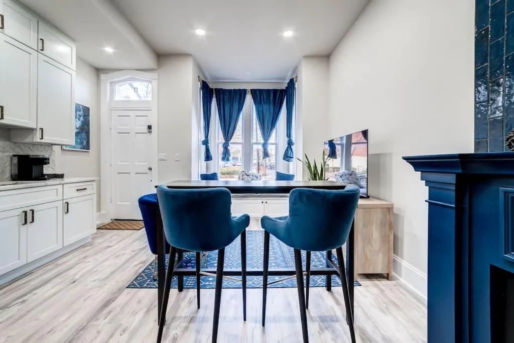 Image of Elegant Studio Retreat with Amenities, King St 1 mi