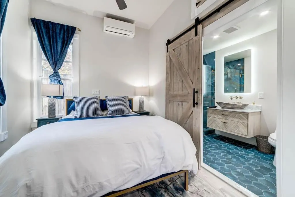 Image 5 of Elegant Studio Retreat with Amenities, King St 1 mi