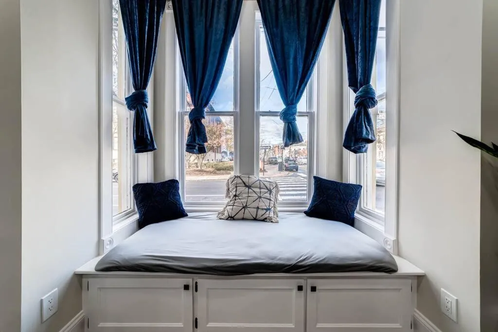 Image 1 of Elegant Studio Retreat with Amenities, King St 1 mi