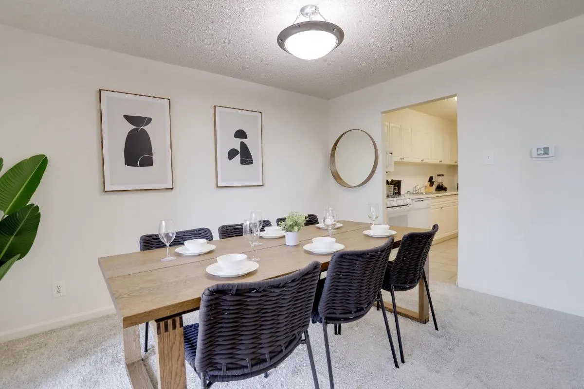Image 3 of Elegant & charming Apartment in Crystal City