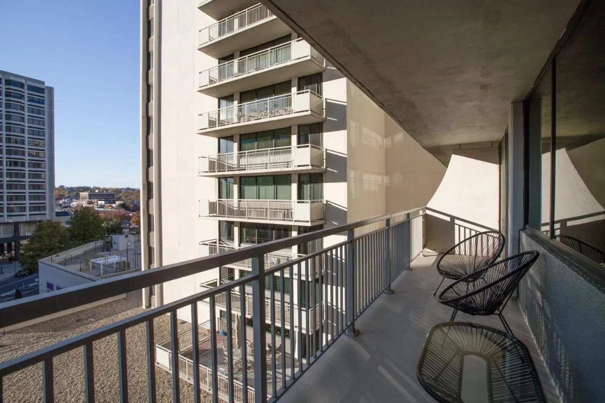 Image 5 of Elegant & charming Apartment in Crystal City