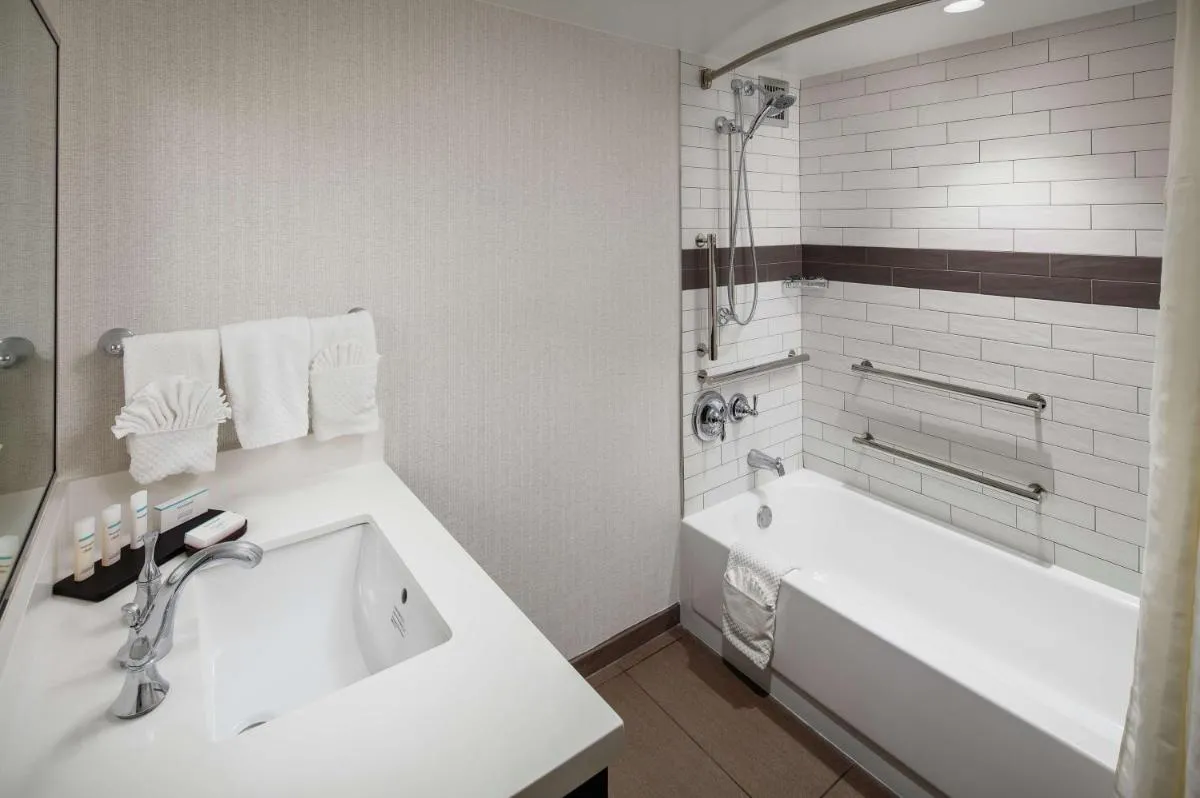 Image 2 of Embassy Suites Tysons Corner
