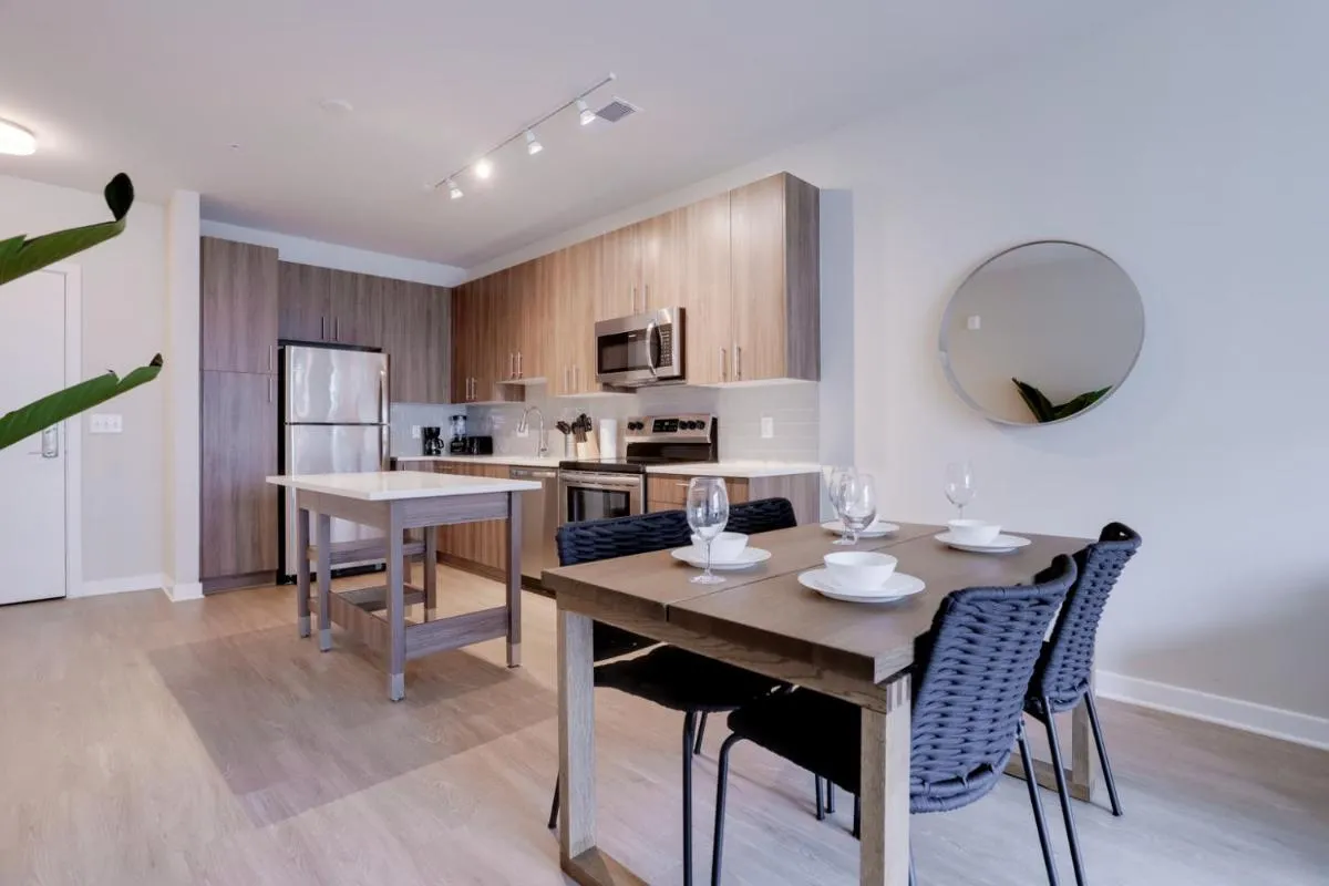 Image 2 of Exceptional Comfort: Apartment at Alexandria