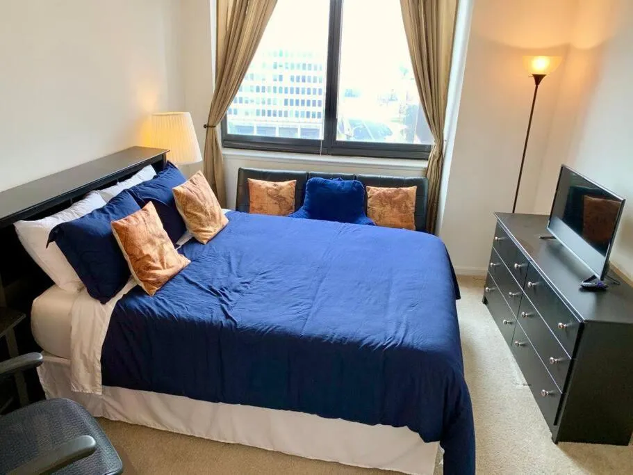 Image 1 of Executive Suite at Crystal City – 1BR, Metro, Gym, Pool, Sauna, 2 Queen Beds