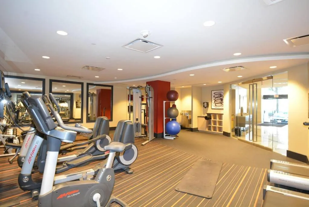 Image 4 of Executive Suite at Crystal City – 1BR, Metro, Gym, Pool, Sauna, 2 Queen Beds