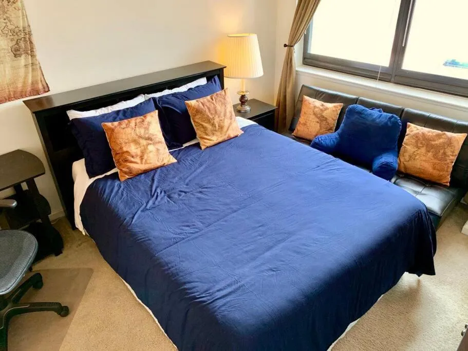 Image 5 of Executive Suite at Crystal City – 1BR, Metro, Gym, Pool, Sauna, 2 Queen Beds