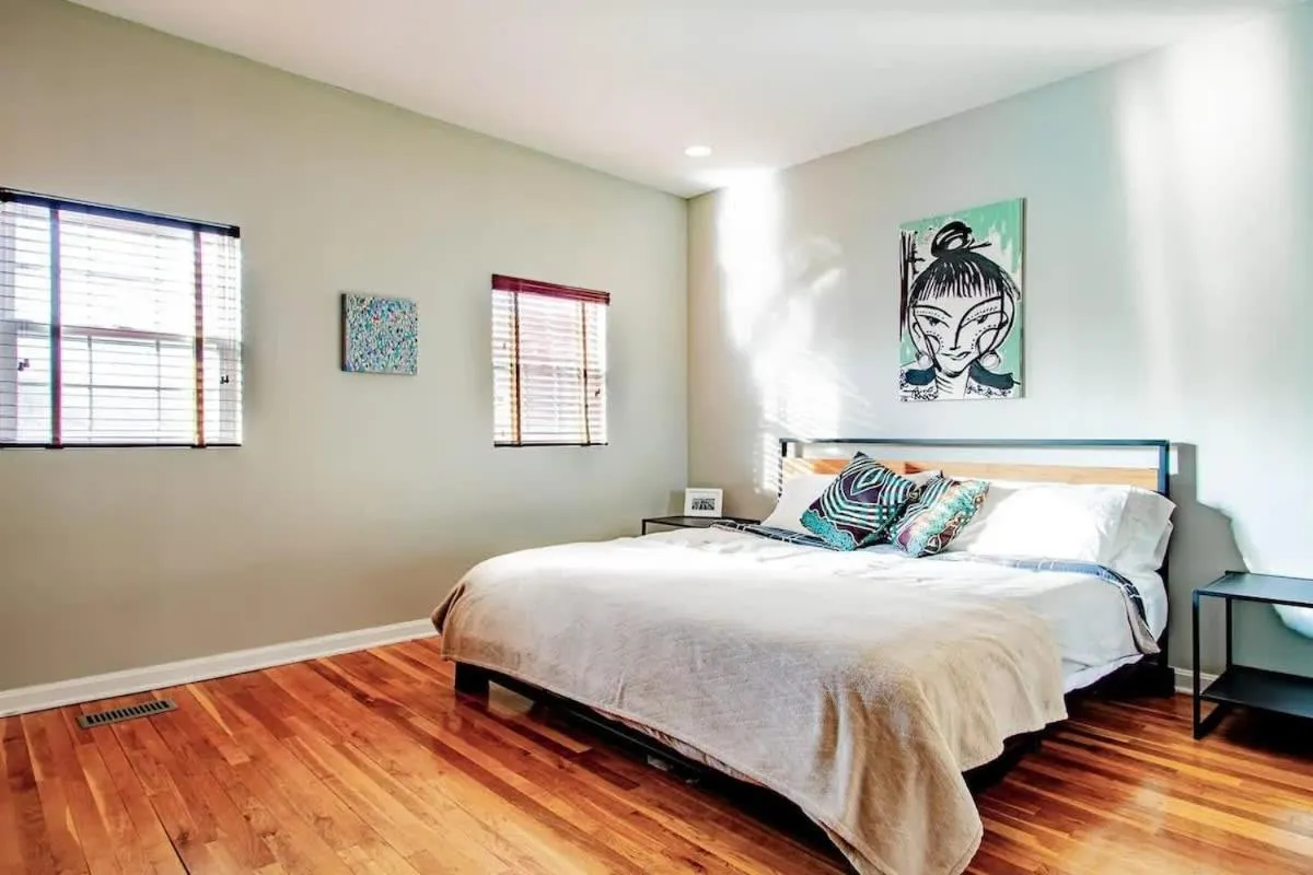 Image 1 of Family-friendly Home for travelers Near subway