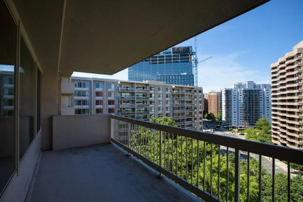 Image 3 of Fantastic 2 Bedroom Apartment with Gym at Arlington