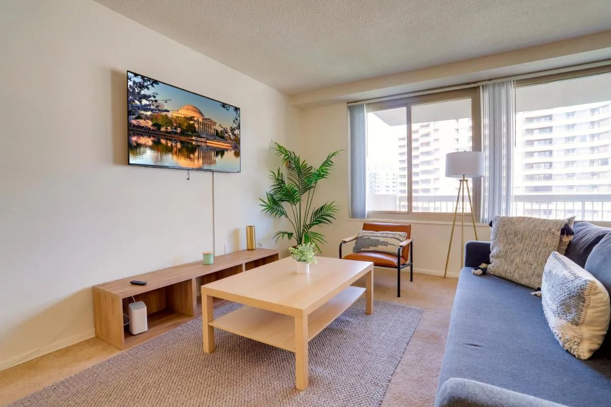 Image 4 of Fantastic 2 Bedroom Apartment with Gym at Arlington