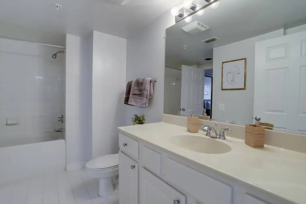 Image 2 of Fascinating 1 Bedroom Condo At Ballston With Gym