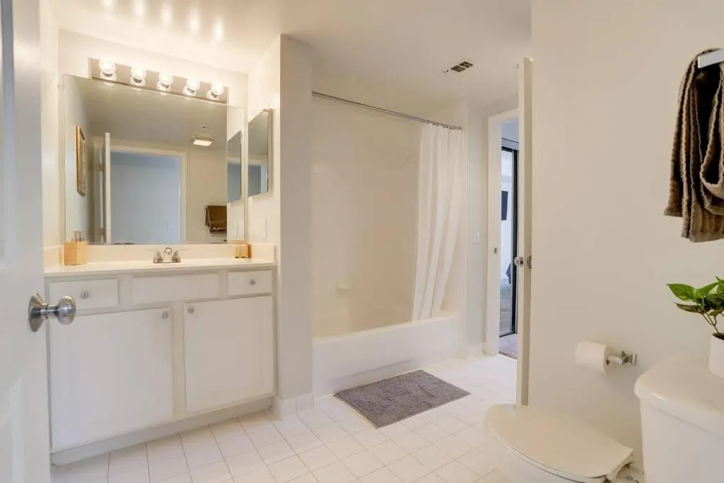Image 2 of Gorgeous 1 Bedroom Condo At Ballston place with gym