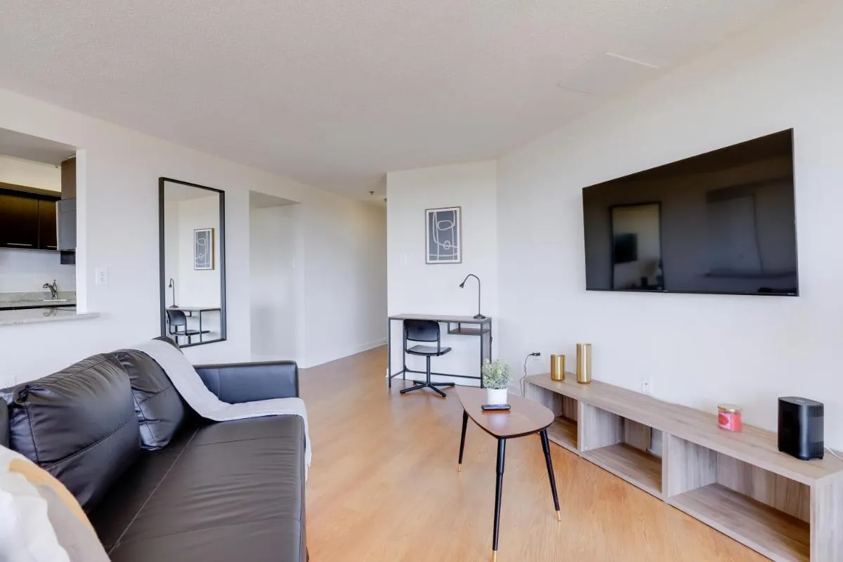 Image 6 of Gorgeous Apt with Rooftop City View @Pentagon City