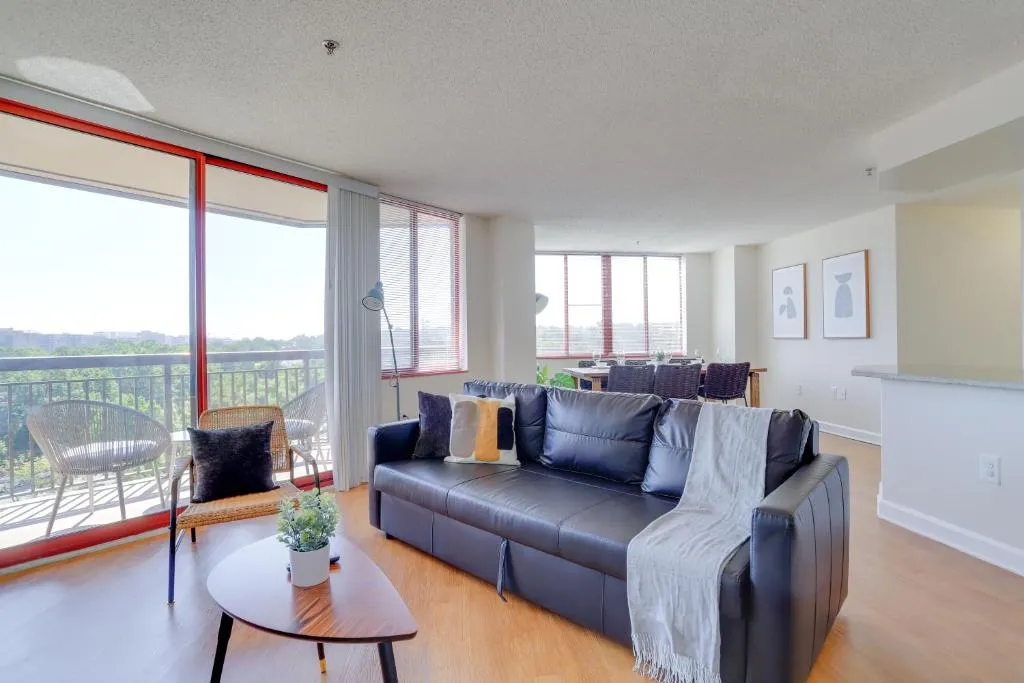 Image of Gorgeous Apt with Rooftop City View @Pentagon City