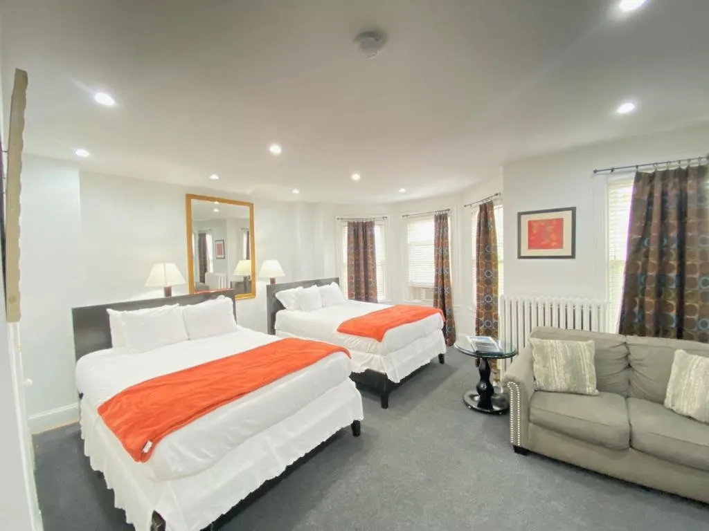 Image of Gorgeous Refurbished 1Bdrm and 1Den Home