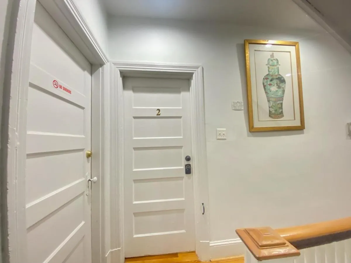Image 5 of Gorgeous Refurbished 1Bdrm and 1Den Home