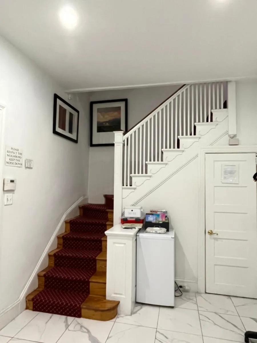 Image 4 of Gorgeous Refurbished 1Bdrm and 1Den Home