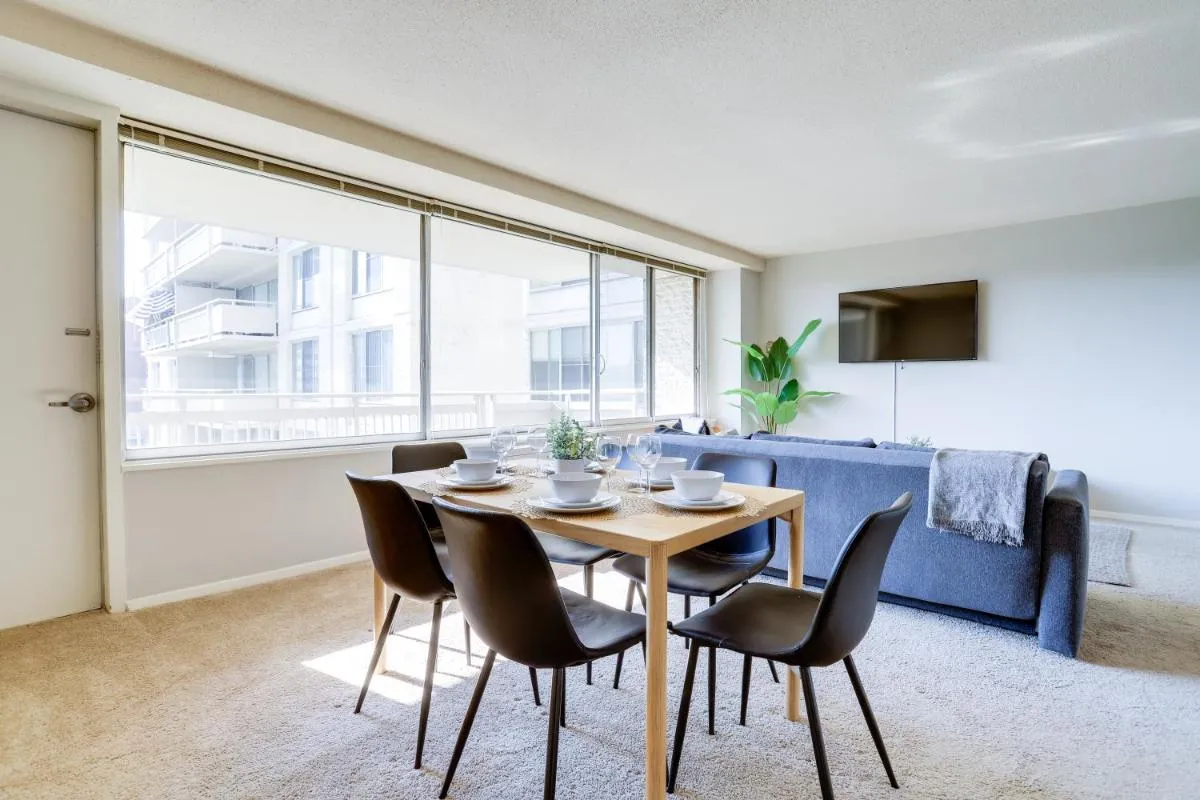 Image 4 of Great 1 Bedroom Apartment at Arlington With Gym