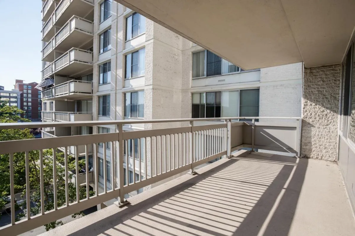 Image 5 of Great 1 Bedroom Apartment at Arlington With Gym