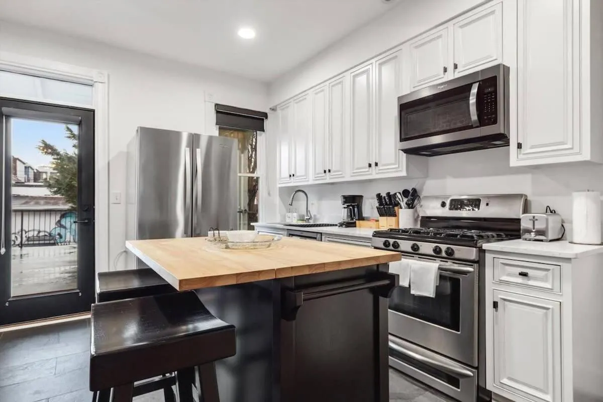 Image 1 of H St DC Haven 3-BR Homestay