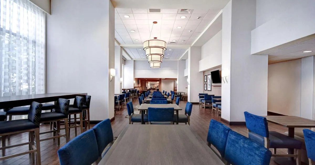Image 2 of Hampton Inn & Suites Alexandria Old Town Area South
