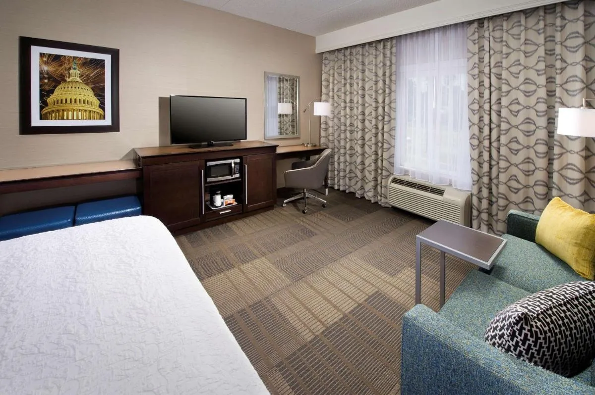 Image 5 of Hampton Inn & Suites Falls Church