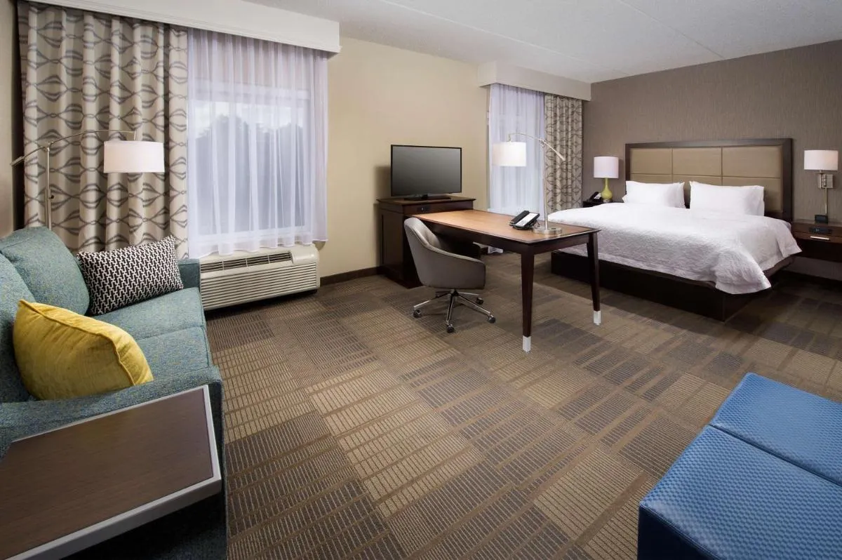 Image 1 of Hampton Inn & Suites Falls Church