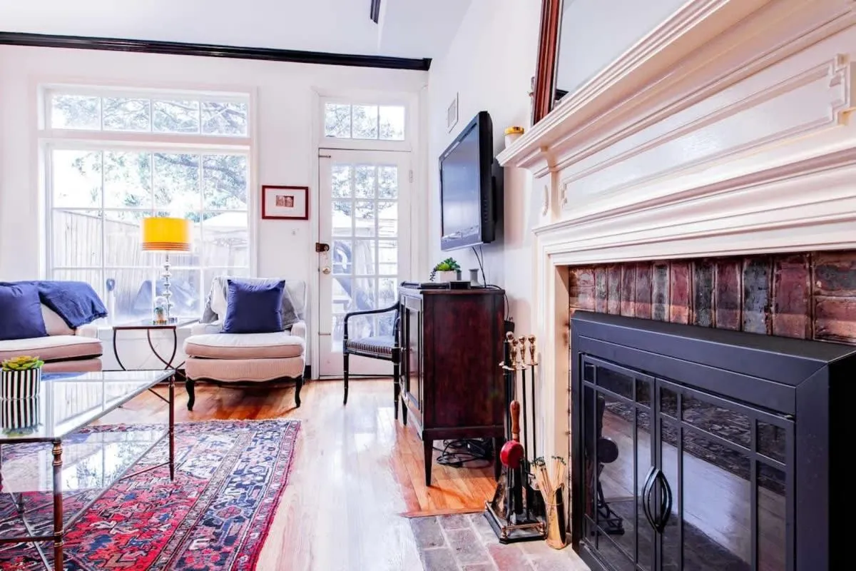 Image 2 of Heart of Capitol Hill Row House Luxury & Location