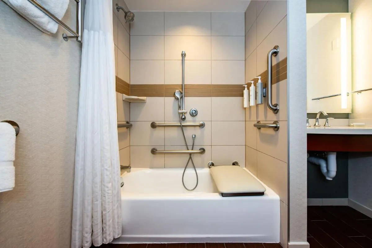 Image 2 of Hilton Garden Inn Alexandria Old Town National Harbor
