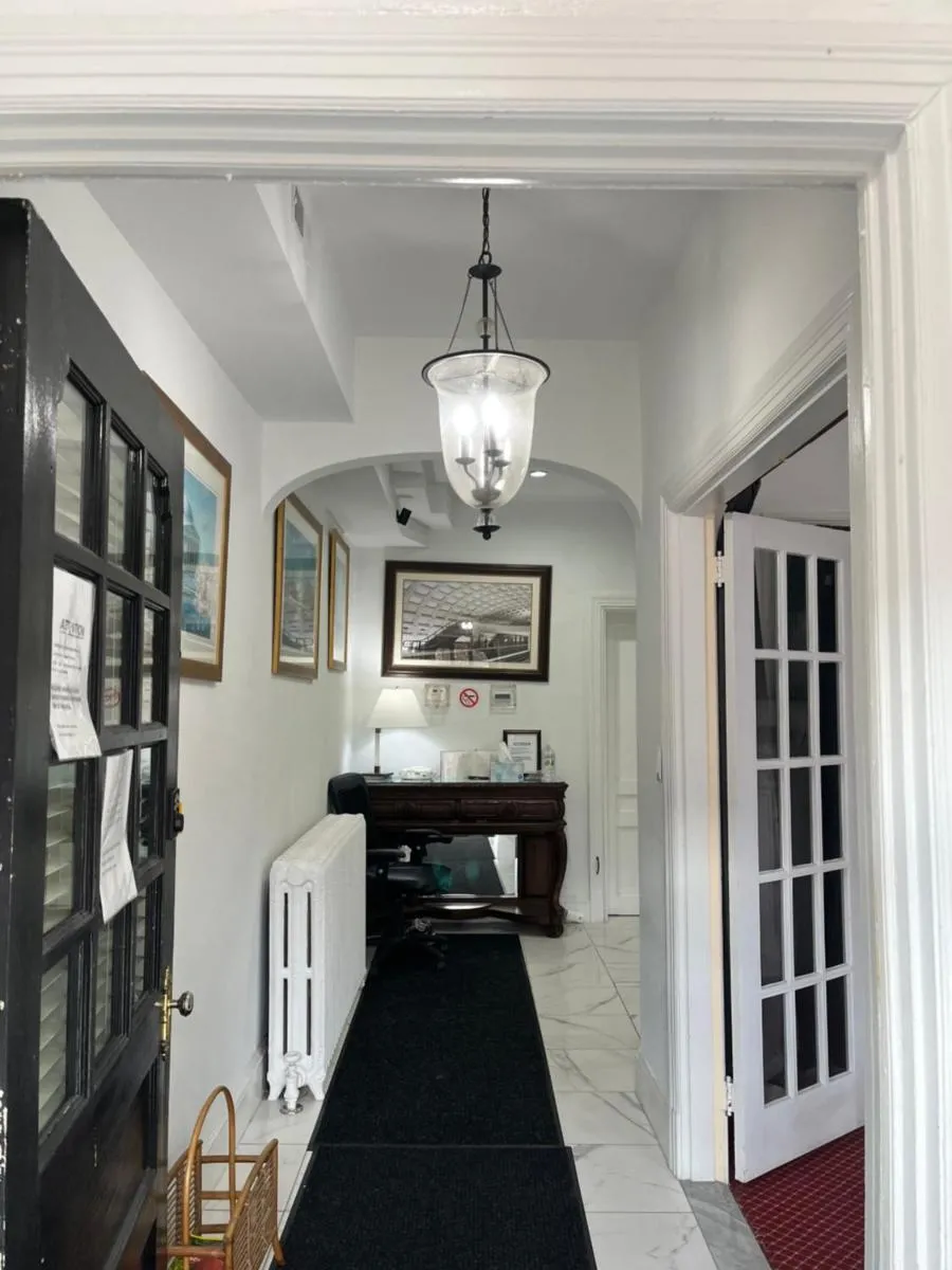 Image 5 of Large DUPLEX Apt 2Bdrm 1Den-Metro