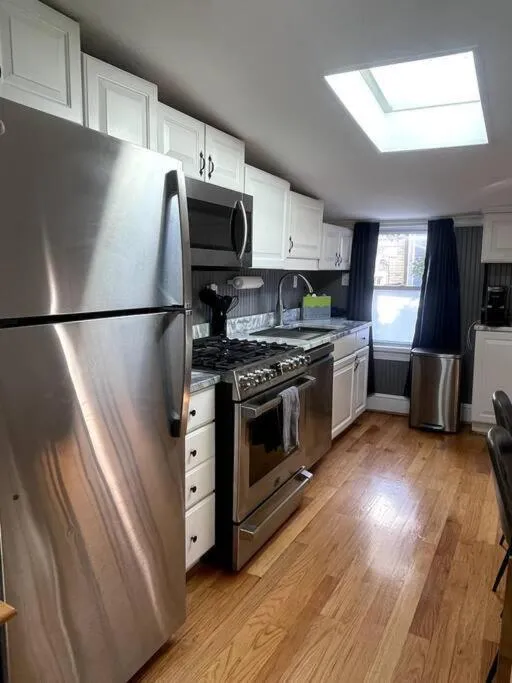 Image 5 of Large studio apartment steps from the US Capitol!