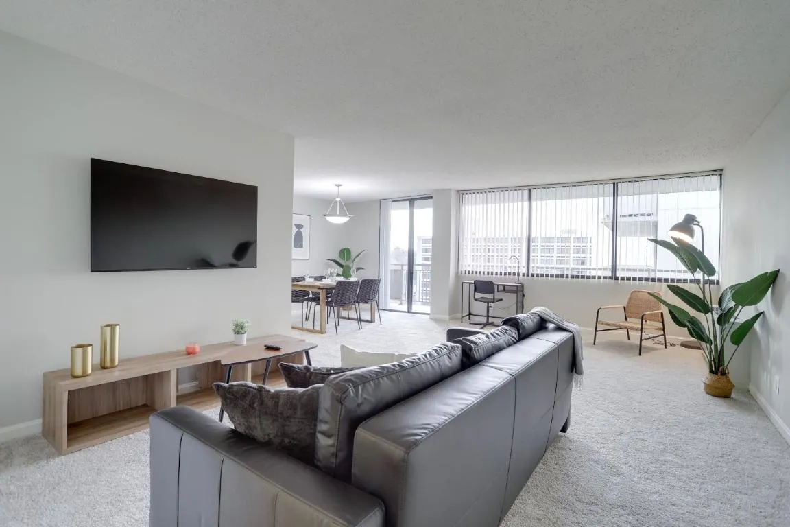 Image of Located Crystal City Apt with Dazzling Amenities