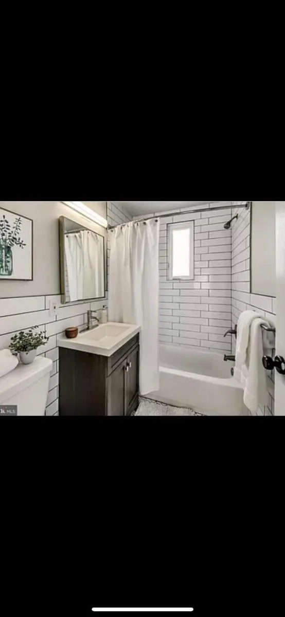 Image 2 of Lovely 1-bedroom rental unit with free parking