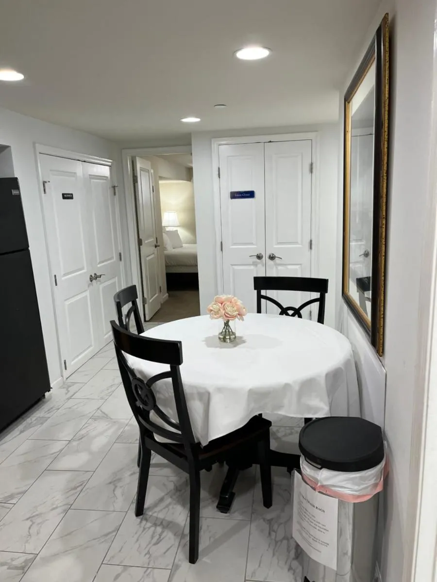 Image 2 of Lovely Remodeled 2bdrm Basement Home