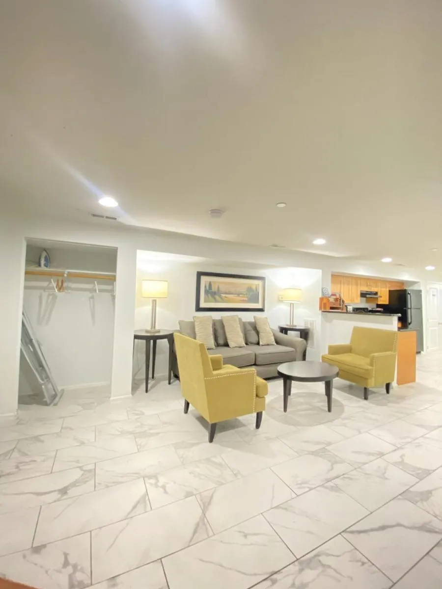 Image 3 of Lovely Remodeled 2bdrm Basement Home