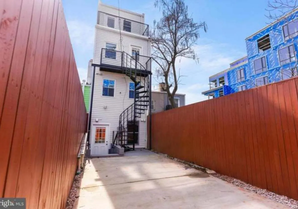 Image 6 of Luxurious 3 Bedroom Apt with a beautiful balcony