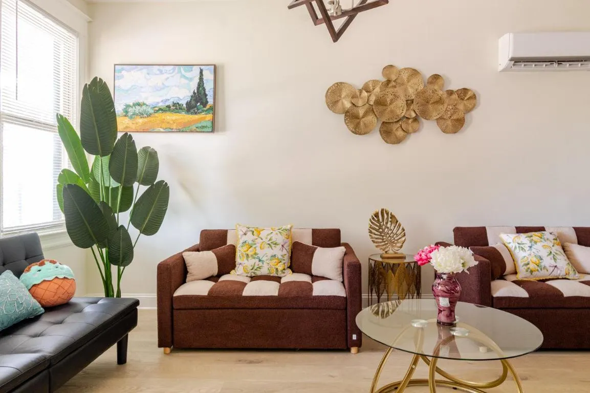 Image of Luxurious 5 BR House!1 Mile from Capitol Hill!