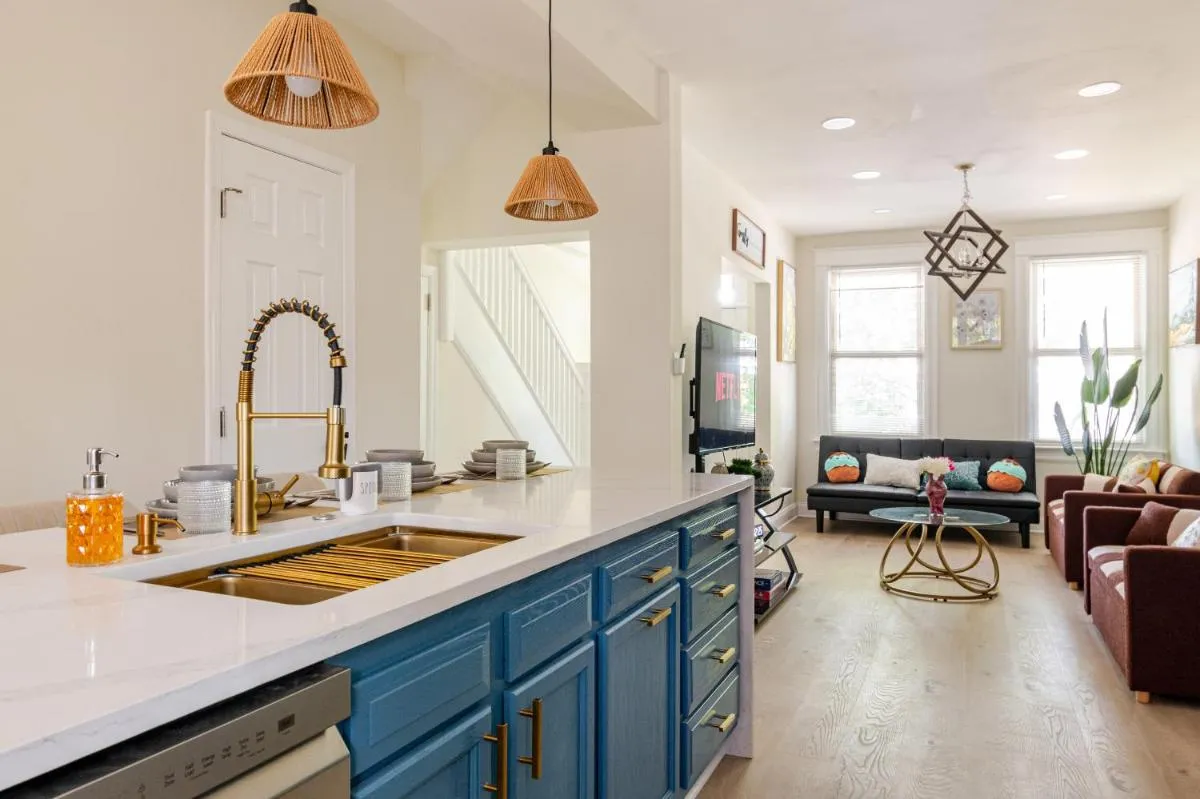 Image 2 of Luxurious 5 BR House!1 Mile from Capitol Hill!