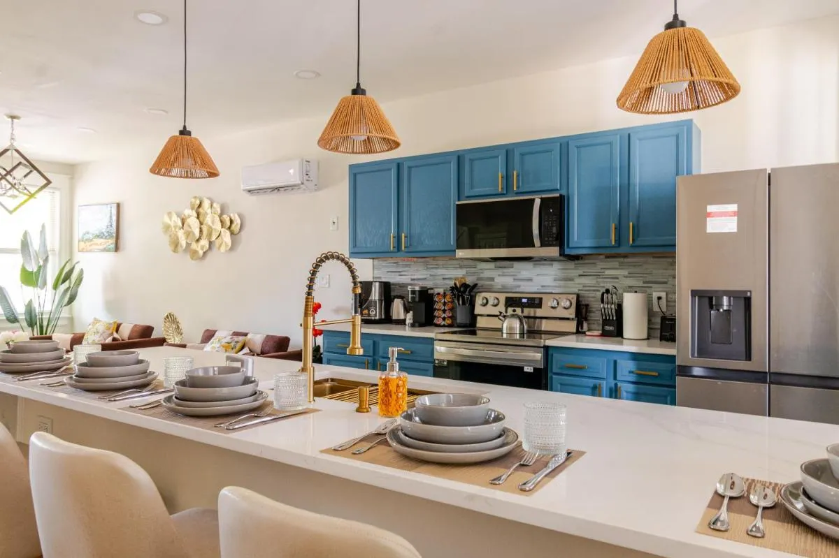 Image 3 of Luxurious 5 BR House!1 Mile from Capitol Hill!