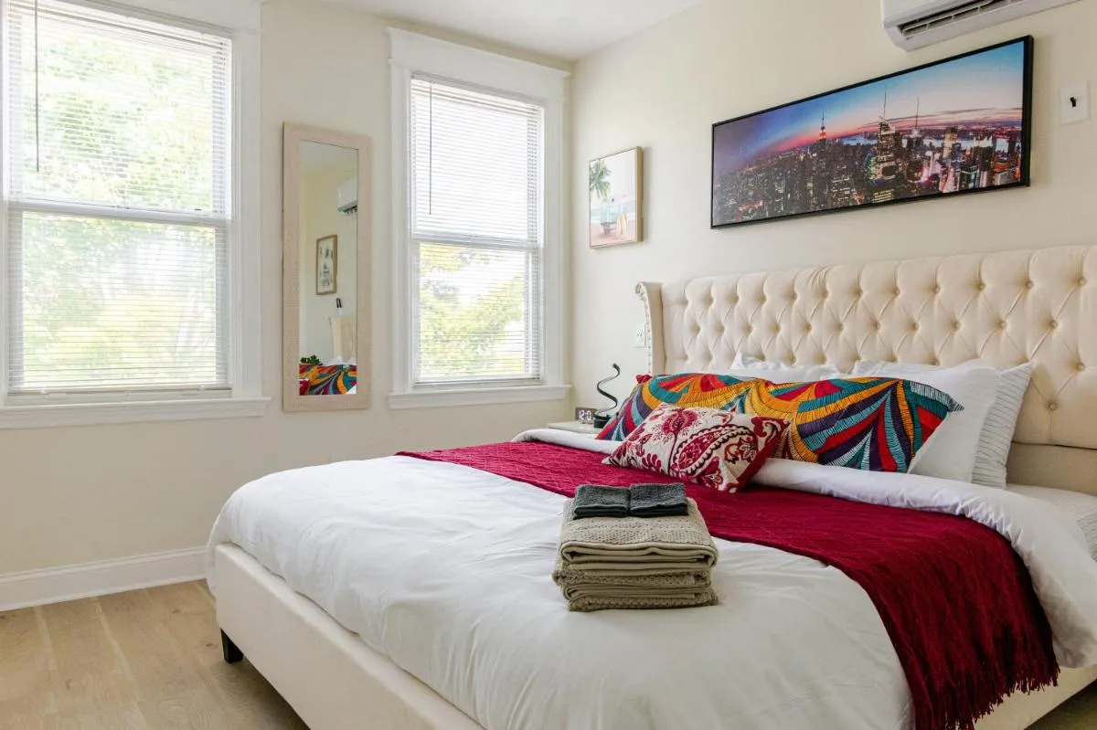 Image 1 of Luxurious 5 BR House!1 Mile from Capitol Hill!