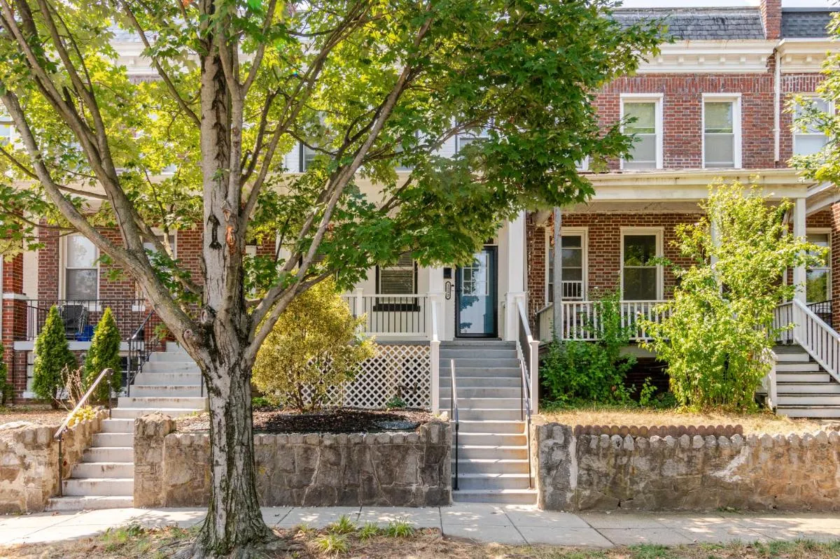 Image 5 of Luxurious 5 BR House!1 Mile from Capitol Hill!