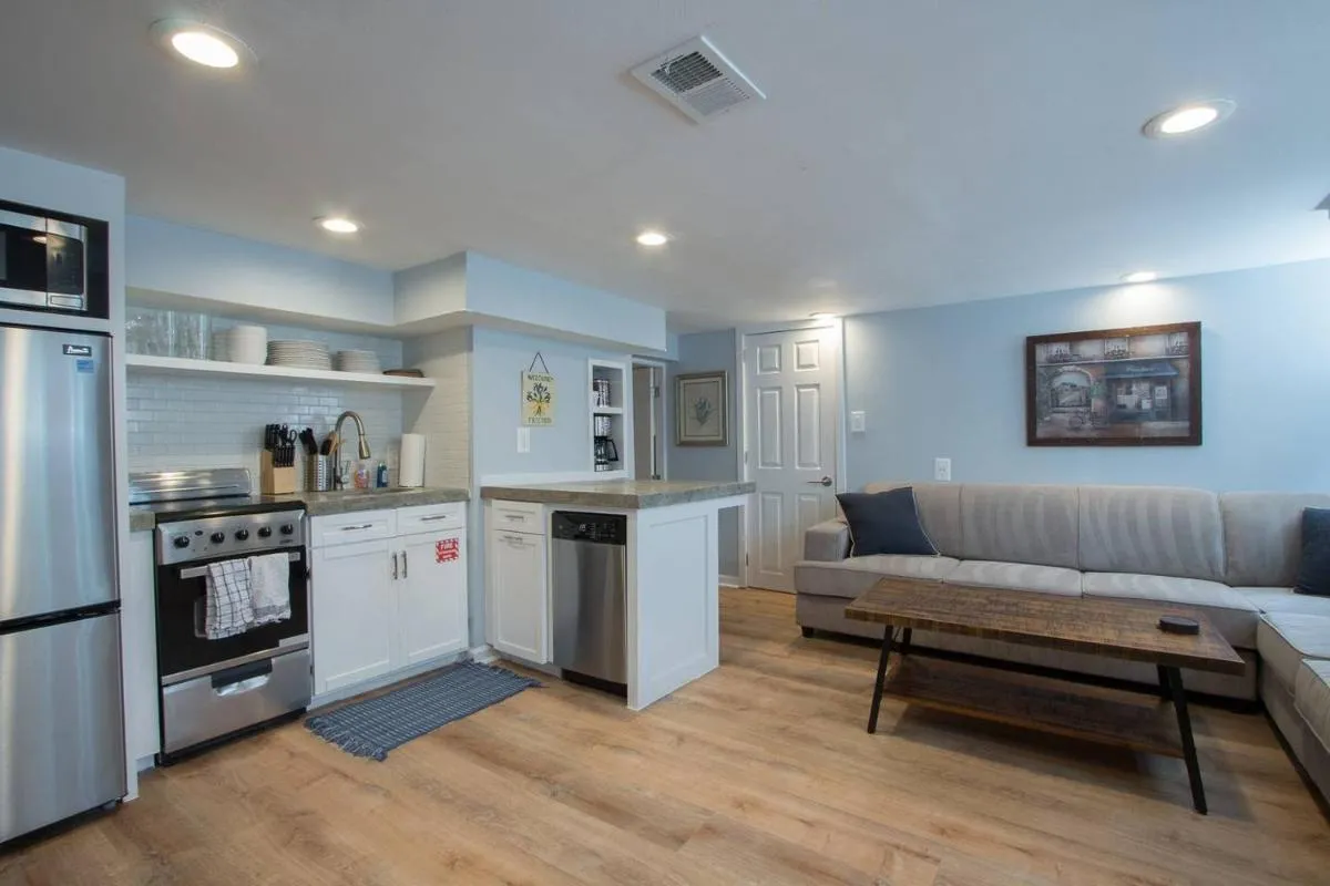 Image 3 of Luxury 2 bedroom apartment w/ free parking