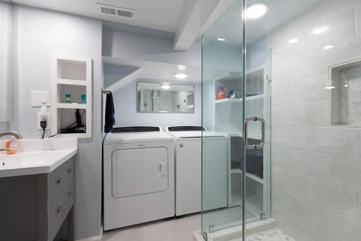 Image 2 of Luxury 2 bedroom apartment w/ free parking
