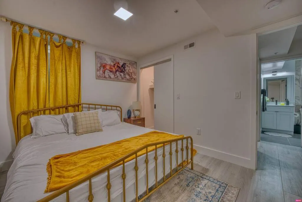 Image 1 of Modern & Colorful ~ 5* Location