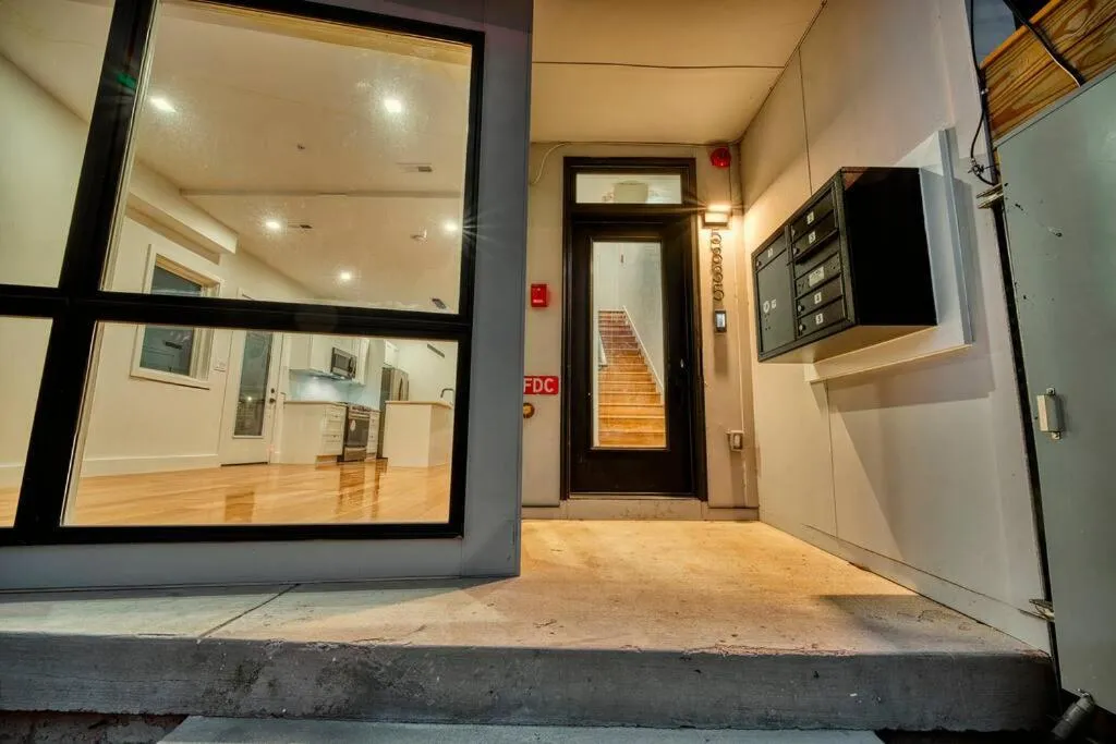 Image 4 of Modern, Gorgeous & Luxury Gem – 5 Stars Location