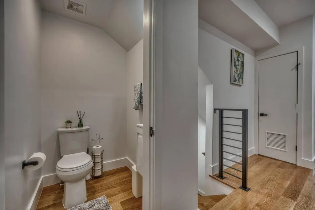Image 2 of Modern, Gorgeous & Luxury Gem – 5 Stars Location