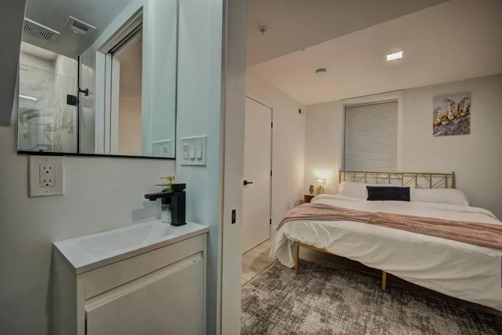 Image 1 of Modern, Gorgeous & Luxury Gem – 5 Stars Location