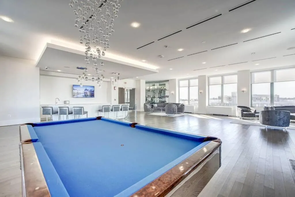Image 4 of Modern apartment at Crystal City