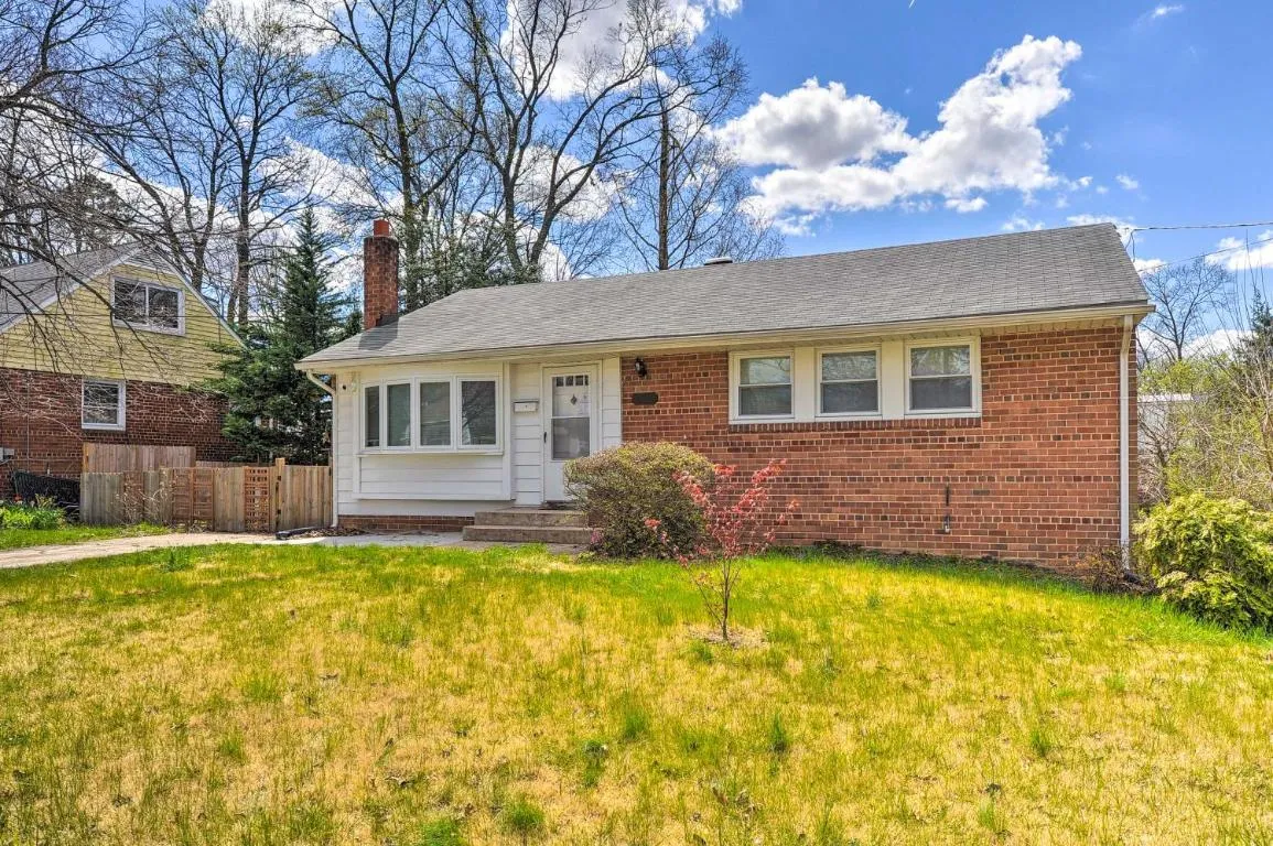 Image of New Carrollton Home Between Baltimore and DC!