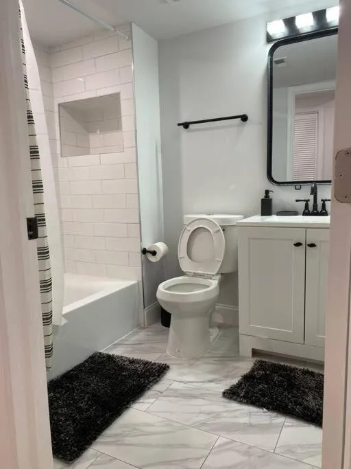 Image 4 of Newly renovated 2 bed in DC #1